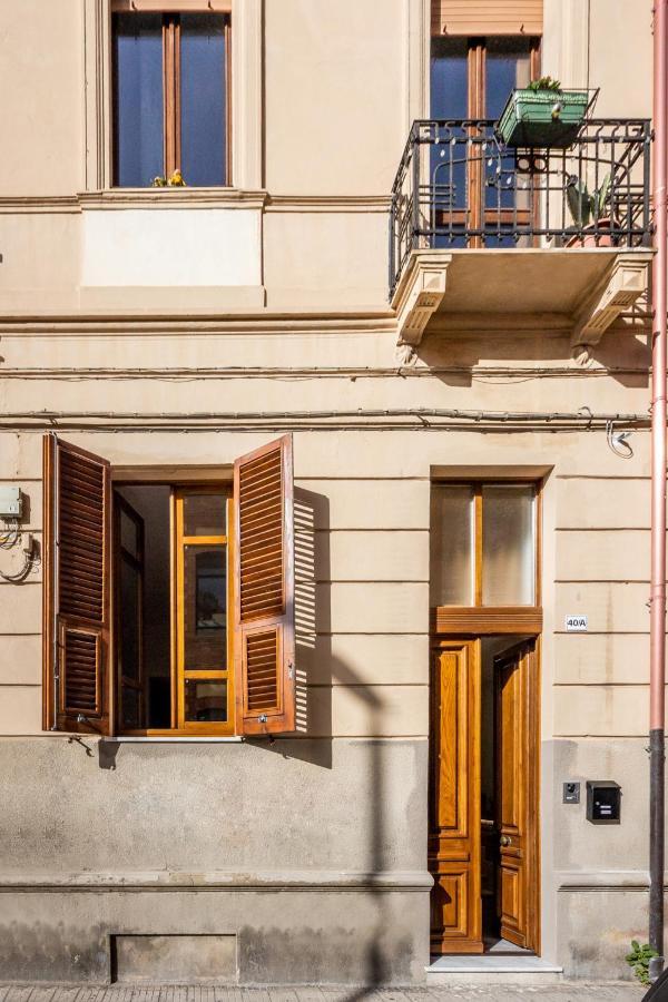 Deledda Home Кальярі Екстер'єр фото