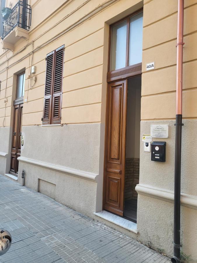 Deledda Home Кальярі Екстер'єр фото