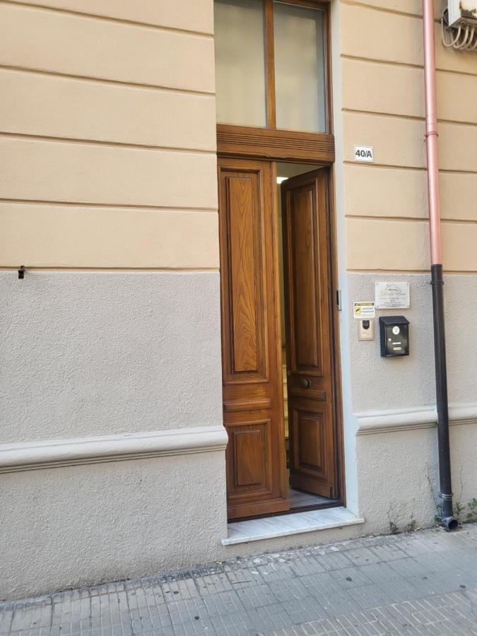 Deledda Home Кальярі Екстер'єр фото